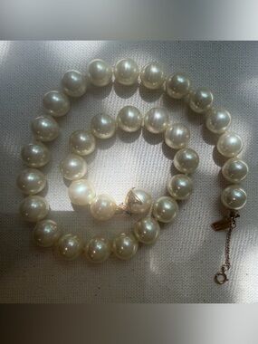 Vintage Majorica Pearl Necklace Signed White Pearls with Gold Closure